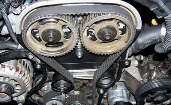 **VELIKI SERVIS - IZMJENA ZUPČASTOG REMENA**
																									Svaki proizvođač automobila propisuje točan interval izmjene kada bi se trebao napraviti veliki servis. 
																									Ukoliko automobil ima zupčasti remen mijenjaju se: 
																										1.zupčasti remen
																										2.stazni remen
																										3.klizači (vodilice)
																										4.natezači
																										5.vodena pumpa
																										6.antifriz
																										